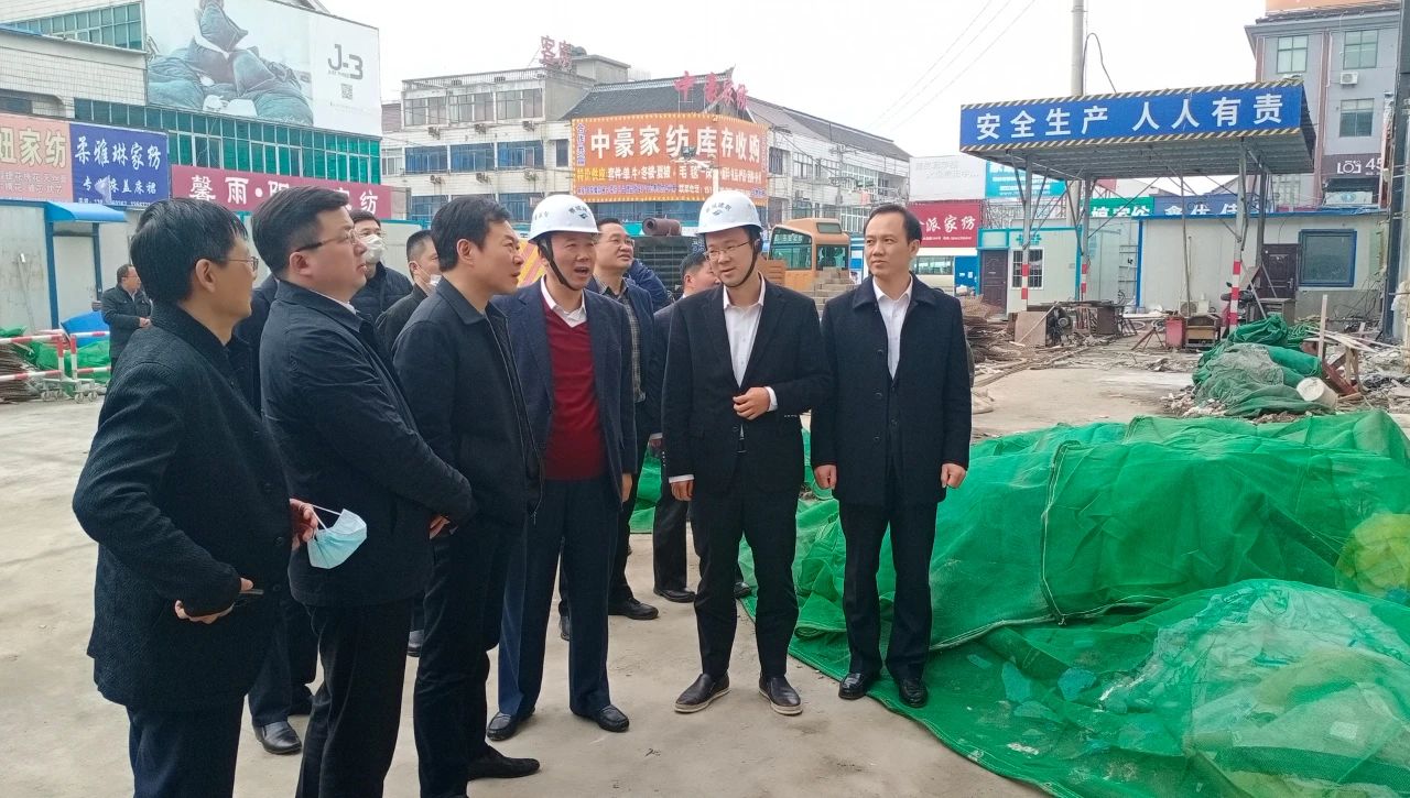 南通市家紡市場協(xié)同發(fā)展領(lǐng)導(dǎo)小組組長、副市長潘建華在園區(qū)視察